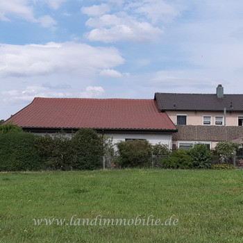 Wohnhaus mit vielseitig nutzbaren Nebenräumen in schöner Ortsrandlage