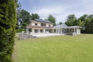 Sonnenlage, Villa auf parkähnlichem Grundstück, Pool, Solar, von Privat – München (Kreis) – Vorschaubild 1