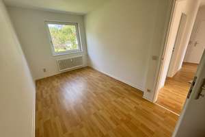 Frisch renovierte 3-Zimmer-Wohnung mit Balkon und schönem Blick ins Grüne – Burgwall 20, 38229 Gebhardshagen, Salzgitter – Vorschaubild 3