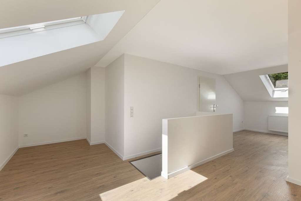 Mehr Platz, mehr Stil: Sanierte Wohnung zuzüglich großzügigem, ausgebautem Dachspitz