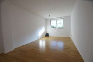 Moderne und großzügige
5 Zimmer-Wohnung über zwei Etagen mit separatem Eingang und Einbauküche – 40549 Heerdt, Düsseldorf – Vorschaubild 16