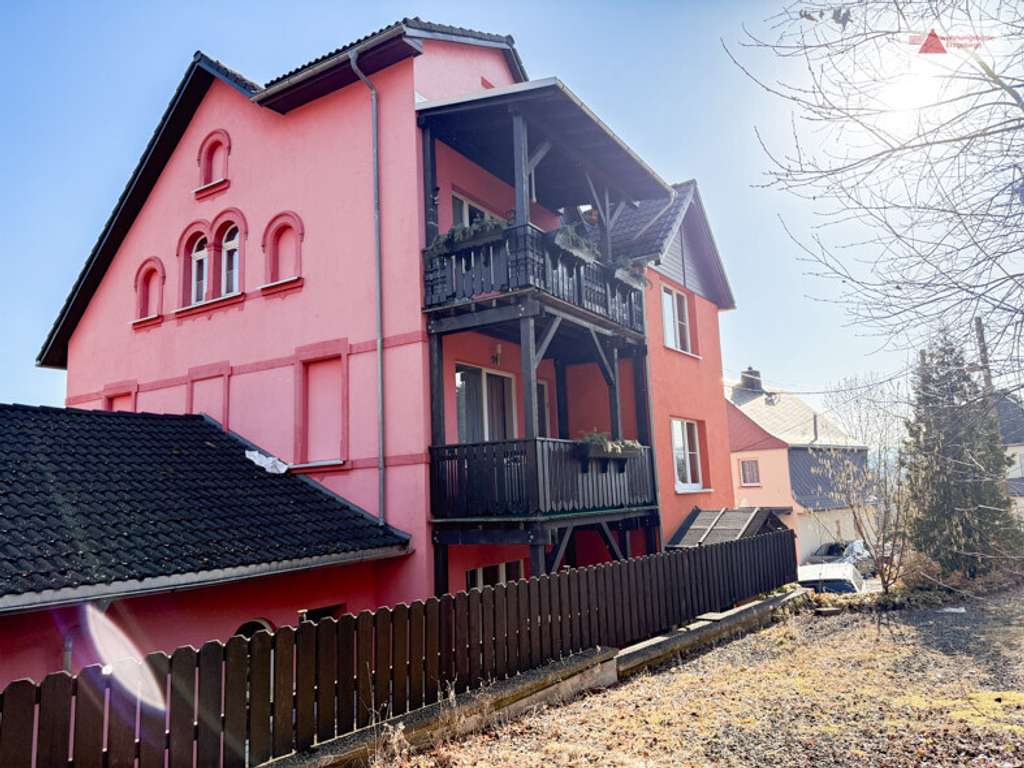 Immobilie in Pockau-Lengefeld - Pockau bei Zschopau: Saniertes Mehrfamilienhaus: 3 WE, voll vermietet, Balkone, Garage & Stellplätze - Bild 2