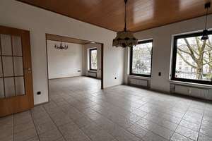 Großzügige 2,5-Zimmer Wohnung im 1. OG in zentraler Lage von Oberhausen-Stadtmitte – Düppelstraße 26/28, 46045 Altstadt-Mitte, Oberhausen – Vorschaubild 3