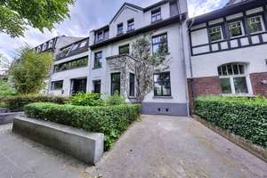 Historische Stadtvilla mit 3 Eigentumswohnungen und großem Südgarten in Krefeld-Bockum