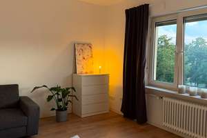 35m2 WG-Zimmer in vollmöblierte, frisch renovierter 3er-WG in Nürnberg-Südstadt – Melanchthonplatz 13, 90443 Steinbühl, Nürnberg – Vorschaubild 3