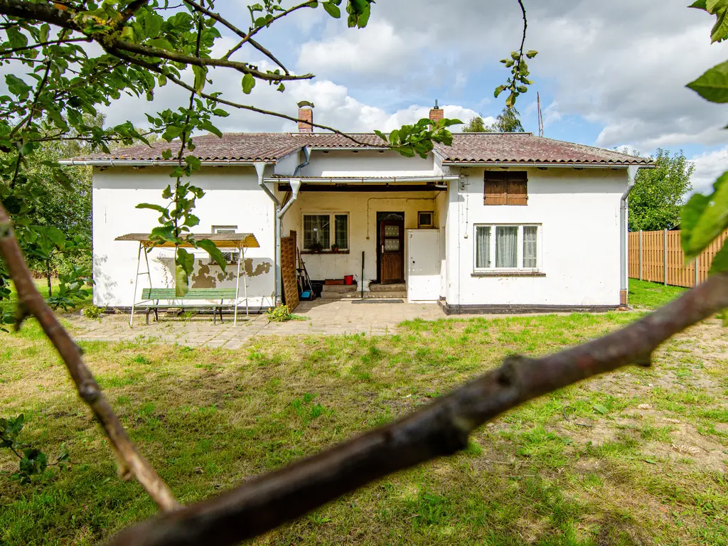 Sanierungsbedürftiges ehemaliges Gesindehaus mit großem Grundstück in Klockenhagen - VERKAUFT