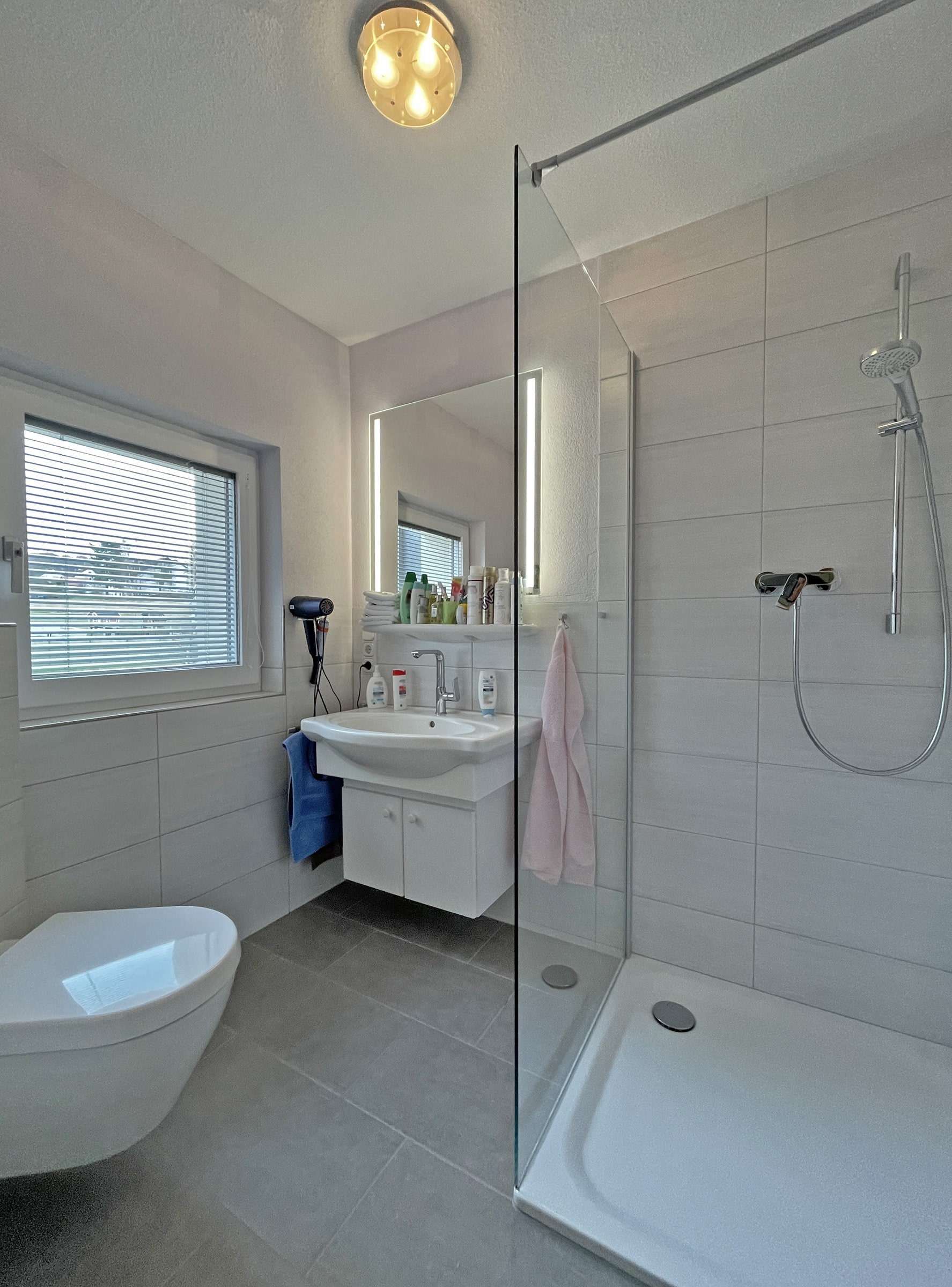 Immobilie in Hosenfeld - EINZIEHEN UND WOHLFÜHLEN – Schmuckes Ein-/Zweifamilienhaus mit großem Grundstück - Bild 0