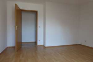 Gepflegte 2-Zimmer-DG-Wohnung mit EBK in Ingolstadt/Zuchering – Karlskroner Straße 36, 85051 Süd, Ingolstadt – Vorschaubild 3