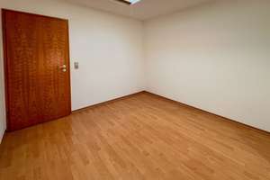 Großzügige 3-Zimmer-Dachgeschosswohnung mit Balkon in Magdeburg-Sudenburg  – Heidestraße  18, 39112 Sudenburg, Magdeburg – Vorschaubild 7