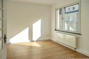 Stilvolle, sanierte Altbauwohnung mit 2 Balkonen und Blick ins Grüne in Düsseldorf-Bilk