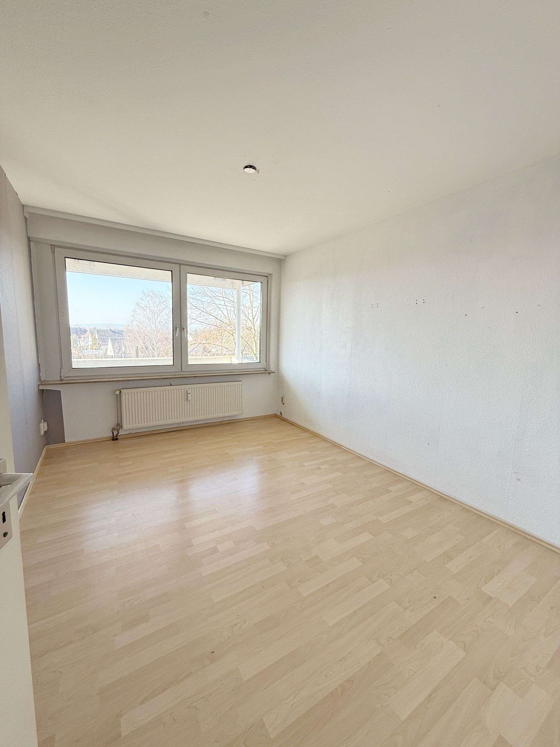 Immobilie in Laatzen - Helle 4-Zimmer-Wohnung mit Balkon in Laatzen auf Erbpacht!  - Bild 0