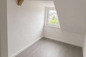 Gemütliche 3-Zimmer-Wohnung (100m²) mit Wohnküche und tollem Ausblick – Die vollständige Adresse der Immobilie erhältst du vom Anbieter., 34117 Süd, Kassel – Vorschaubild 2