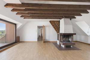 Dachgeschosswohnung mit Kamin und außergewöhnlichem Gestaltungspotenzial – Die vollständige Adresse der Immobilie erhältst du vom Anbieter., 81547 Neuharlaching, München – Vorschaubild 3