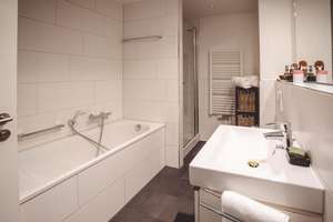 Exklusive möblierte 3-Zimmer-Neubauwohnung direkt an der Außenalster – mit Tiefgarage & E-Ladestatio – Die vollständige Adresse der Immobilie erhältst du vom Anbieter., 20099 St. Georg, Hamburg – Vorschaubild 10