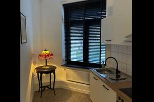 Möbliert auf Zeit: 2-Zimmer-Altbau Altstadt, ruhige Seitenstraße, 5 Min zum Rhein – 40213 Altstadt, Düsseldorf – Vorschaubild 12