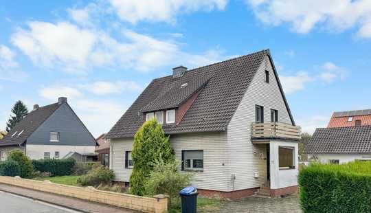 Bild von Freistehendes Ein/Zweifamilienhaus mit Garage und großem Grundstück