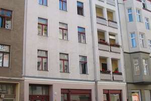 Teil-sanierte Altbau-Wohnung im angesagten Moabit
