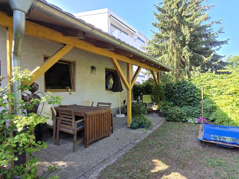 Überdachte Gartenrerrasse