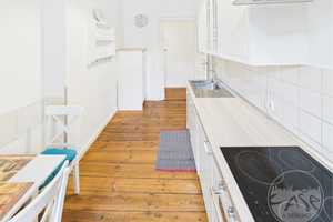 Stilvoll & bezugsfrei: Altbau 2-Zi mit Balkon & Lift im Gleimviertel – Berlin – Vorschaubild 3
