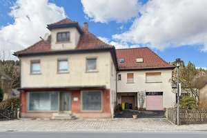Haus mit 3 Wohneinheiten und maximaler Flexibilität in Steinwiesen – Die vollständige Adresse der Immobilie erhältst du vom Anbieter., 96349 Steinwiesen – Vorschaubild 1