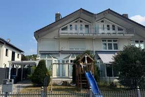 Charmante Doppelhaushälfte mit großzügigem Grundstück – Die vollständige Adresse der Immobilie erhältst du vom Anbieter., 63263 Neu-Isenburg – Vorschaubild 1