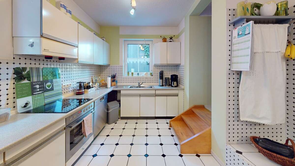 Immobilie in Balve - VR IMMO: Aus Gaststätte wird Wohnhaus – Solides Zweifamilienhaus nach kompletter Sanierung. - Bild 1