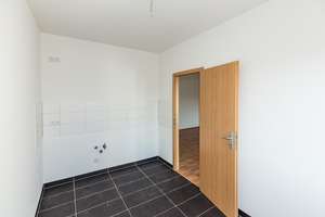 **JETZT EINZEIHEN**3-Zimmer-Wohnung // Balkon // DG // Bad mit Wanne // ab sofort – 4207 Lausen-Grünau, Leipzig – Vorschaubild 5