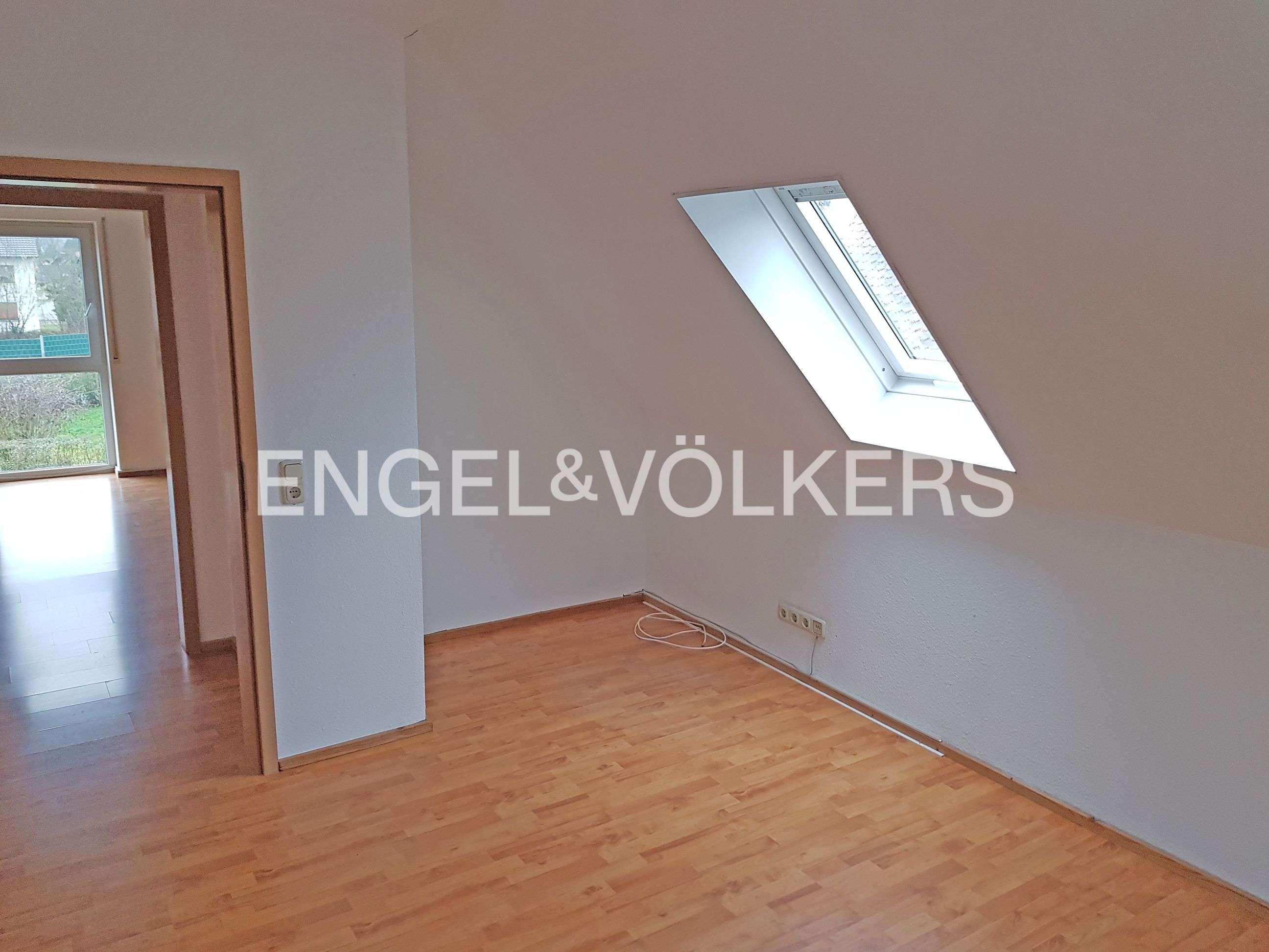 Immobilie in Kleinheubach - Gepflegtes Zweifamilienhaus mit Ausbaupotential - Bild 0