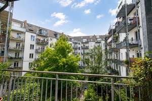 Altbaujuwel in Ottensen – Grüner Innenhof, 2 Balkone und 5-Zimmer-Potenzial – Daimlertwiete 2, 22763 Ottensen, Hamburg – Vorschaubild 2