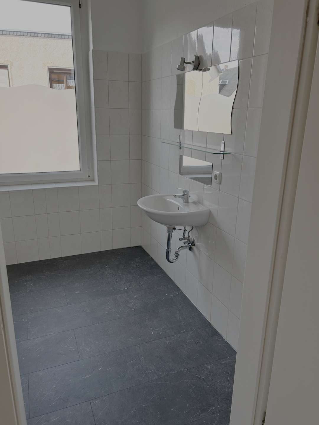 Immobilie in Hermsdorf - repräsentatives Mehrfamilienhaus in bestem Zustand - voll vermietet - Bild 0