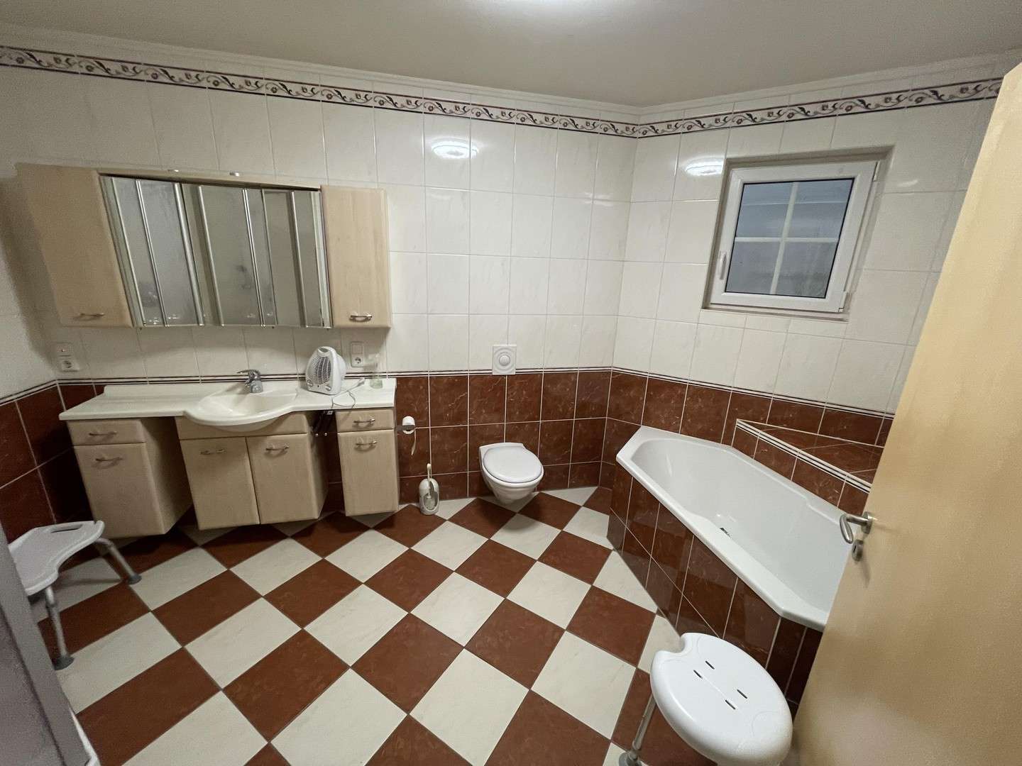 Immobilie in Flieden - Außergewöhnliche Architekten-Landhausvilla mit Einliegerwohnung in bester Wohnlage! - Bild 4