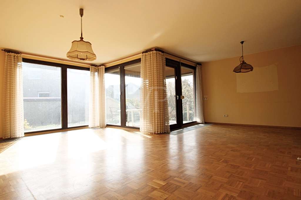 Immobilie in Velpke - GROßZÜGIGES FAMILIENHAUS IN VELPKE
MIT VOLLKELLER UND GARAGE - Bild 4