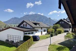 Charmantes 2-Familienhaus mit Einliegerwohnung in herrlicher, ruhiger Dorfkernlage von Ruhpolding – Die vollständige Adresse der Immobilie erhältst du vom Anbieter., 83326 Ruhpolding – Vorschaubild 2