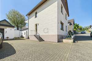 Gepflegtes Einfamilienhaus mit Garten und Großgarage in Kreuzau-Obermaubach! – Die vollständige Adresse der Immobilie erhältst du vom Anbieter., 52372 Kreuzau – Vorschaubild 1
