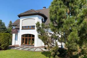 luxuriöses Anwesen - Wohnhaus mit Einliegerwohnung, Pool; Nebengebäude mit Praxis, Garagen uvm – Die vollständige Adresse der Immobilie erhältst du vom Anbieter., 8606 Oelsnitz/Vogtland – Vorschaubild 3