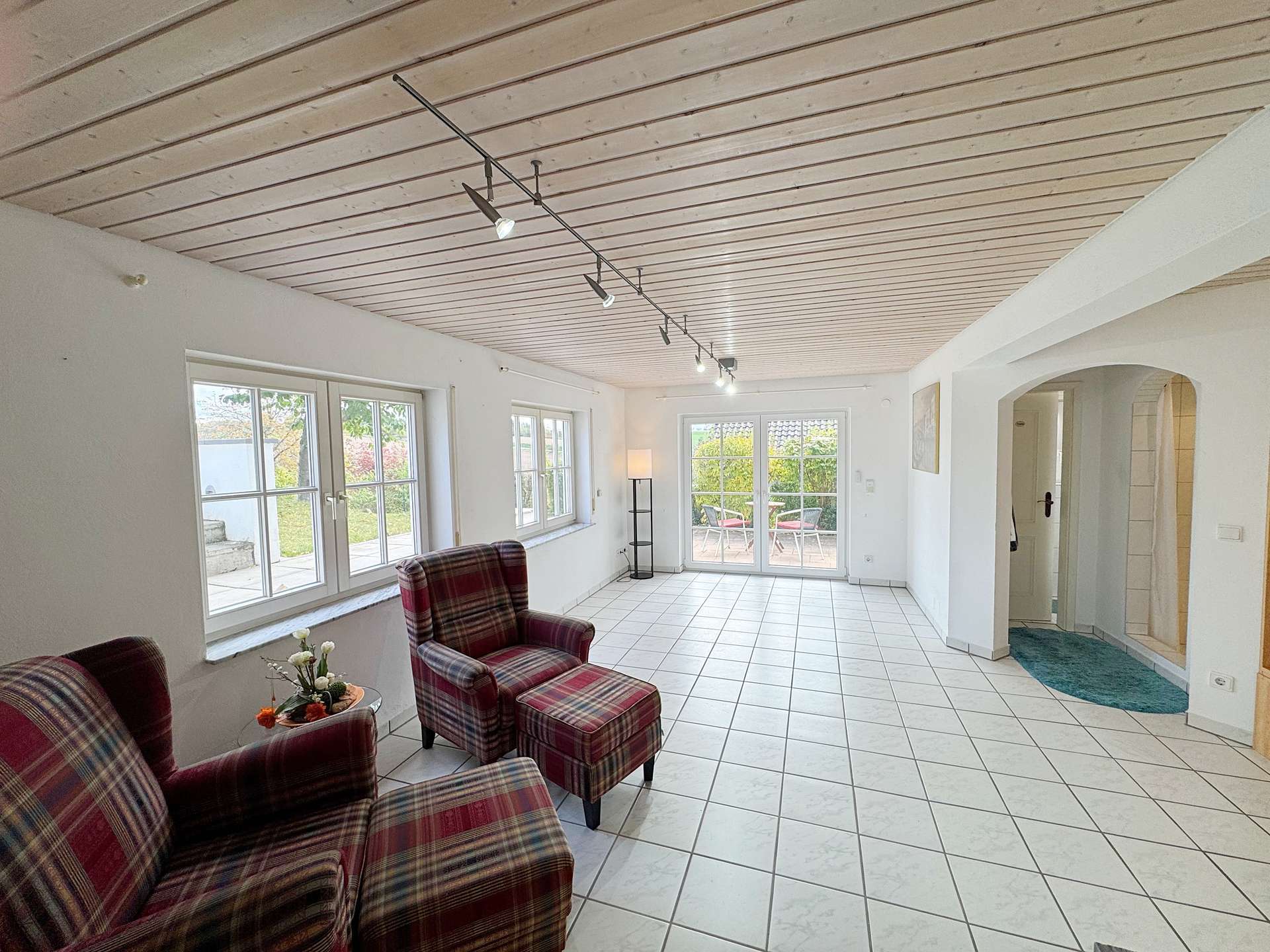 Immobilie in Dielheim - Wohnen mit Weitblick – Einfamilienhaus in traumhafter Hang- und Feldrandlage - Bild 2