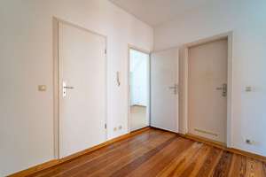Sofort bezugsfrei! Charmante 3,5-Zimmer-Altbauwohnung mit zwei Balkonen am Rostocker Stadthafen – Die vollständige Adresse der Immobilie erhältst du vom Anbieter., 18057 Kröpeliner-Tor-Vorstadt, Rostock – Vorschaubild 40
