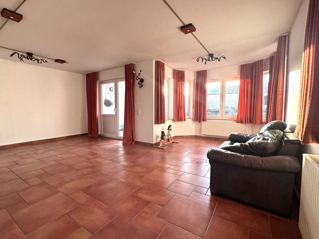 Immobilie in Mommenheim - Charmante Doppelhaushälfte mit viel Potential in Mommenheim - Bild 2