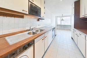 Ihr Zuhause mit Aussicht: 3,5-Zimmerwohnung im 18. OG mit Loggia und großzügigem Lichteinfall – 70599 Asemwald, Stuttgart – Vorschaubild 9