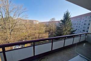 **JETZT EINZIEHEN**2-Zimmer-Wohnung // Balkon // 3.OG // Bad mit Wanne // ab Sofort – Plovdiver Straße 6, 4205 Grünau-Nord, Leipzig – Vorschaubild 1