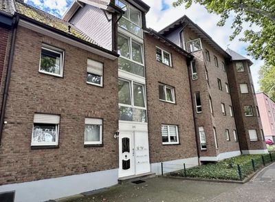 Frechen: Helle 2-Zimmer-Wohnung mit Balkon und moderner Einbauküche