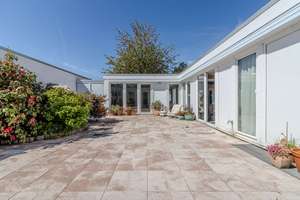Sonniger Atrium-Bungalow mit Zimmerpotenzial, Teilkeller + Garage, Nähe International School! – Die vollständige Adresse der Immobilie erhältst du vom Anbieter., 22609 Osdorf, Hamburg – Vorschaubild 2