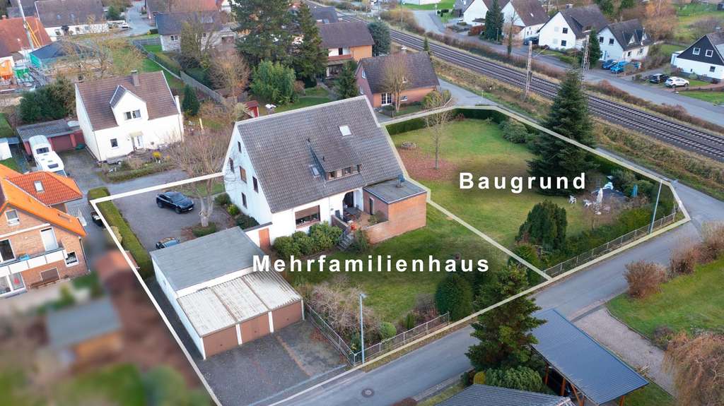 Immobilie in Bünde - Vielseitiges Mehrfamilienhaus mit 3 Wohneinheiten, 5 Garagen & 2 Baugrundstücken in Bünde - Bild 1