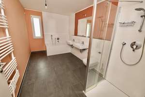 HOCHWERTIGE EINBAUKÜCHE, PARKETTBODEN & FUSSBODENHEIZUNG  - 2 BALKONE - AUFZUG & TG-STELLPLATZ – Ruschestr. 6 cc, 10367 Lichtenberg (Ortsteil), Berlin – Vorschaubild 9