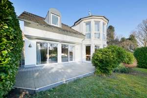 Freistehendes Einfamilienhaus mit Südgarten und außergewöhnlicher Architektur – Die vollständige Adresse der Immobilie erhältst du vom Anbieter., 61476 Kronberg im Taunus – Vorschaubild 6