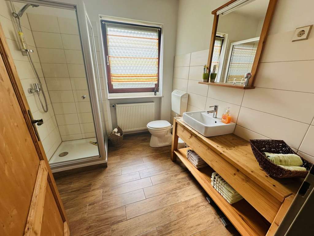 Immobilie in Pettendorf - Ideal für Familie: Großzügige, Top gepflegte, helle DHH mit Liebe zum Detail in idyllischer Lage - Bild 4