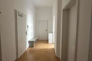 Zentrale, aber sehr ruhig im Hinterhaus gelegene 2-Zimmer Wohnung im Zentrum-Südost