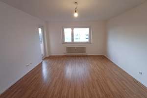 Gut geschnittene 3-Zimmer-Wohnung mit Balkon in Moosach