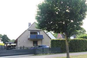 Zwei Wohneinheiten, zahlreiche Highlights – Ihr neues Zuhause für Familien oder mehrere Generationen – Die vollständige Adresse der Immobilie erhältst du vom Anbieter., 22926 Ahrensburg – Vorschaubild 1