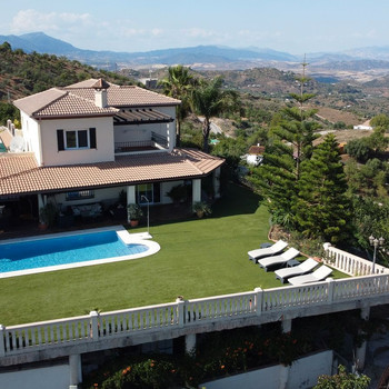 🏰 Luxus finca mit Schlossblick und 10.000 m² Grundstück in Monda